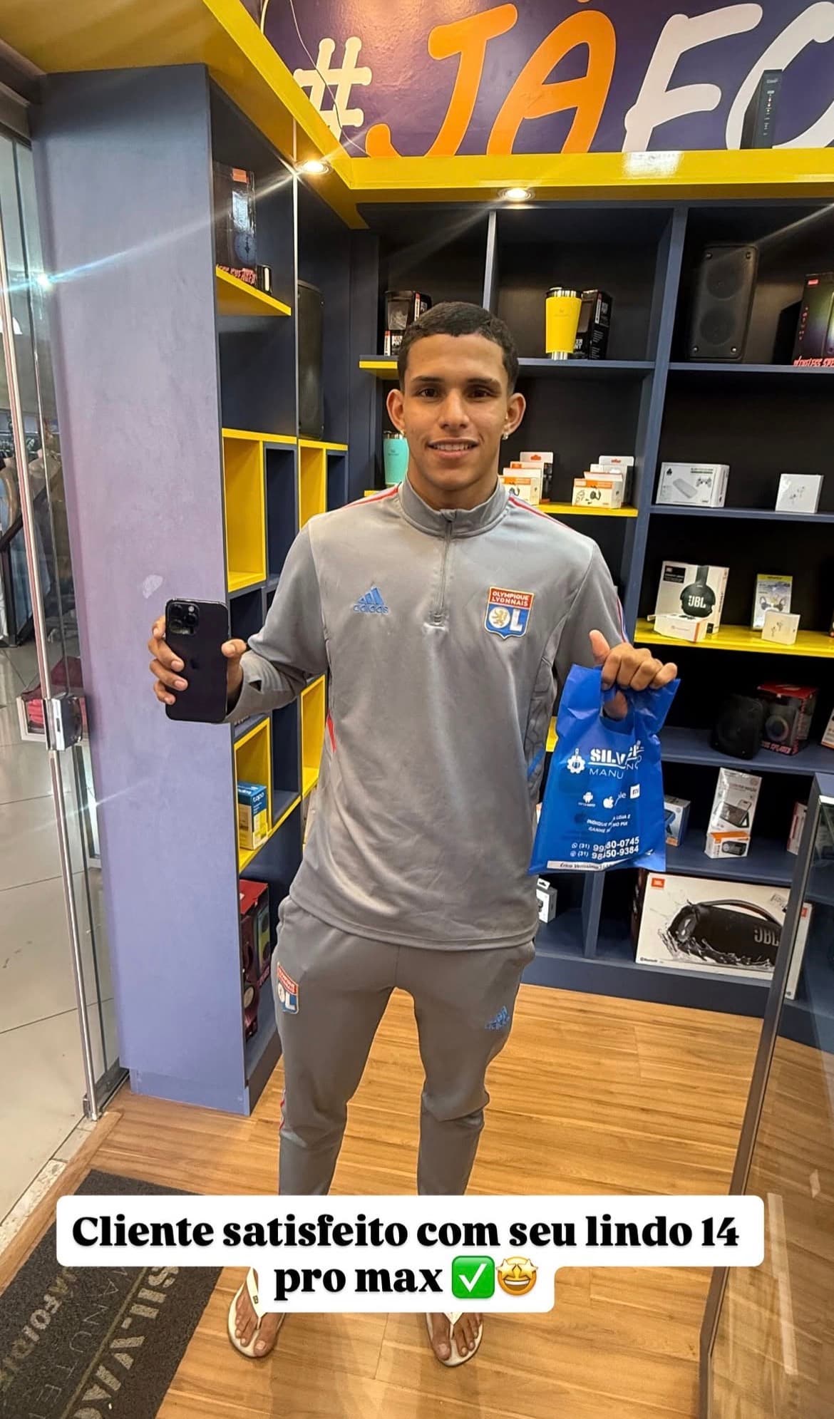 Cliente satisfeito com seu iPhone 14 Pro Max